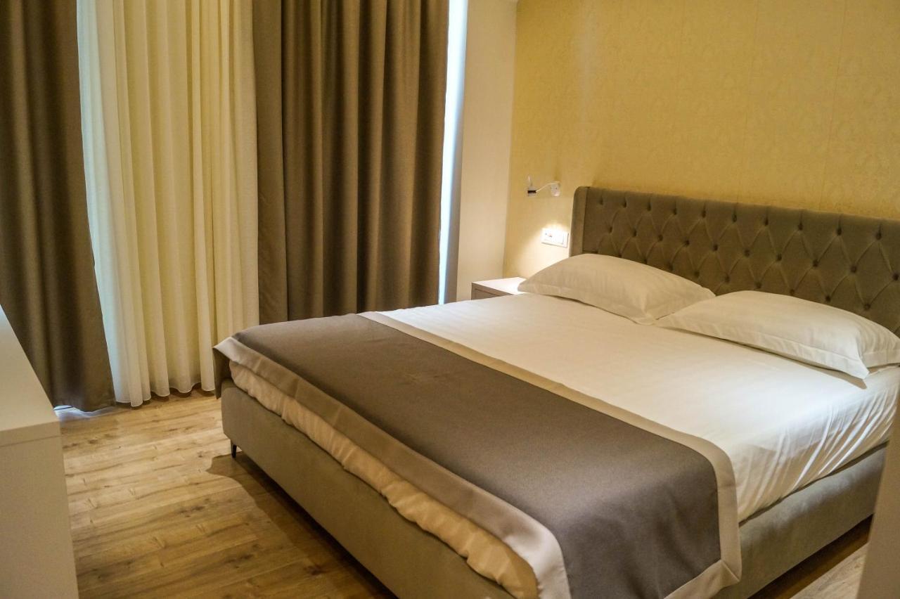 Red Hill Hotel Tirana Exterior foto